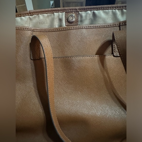 Michael kors purse - Picture 7 of 7